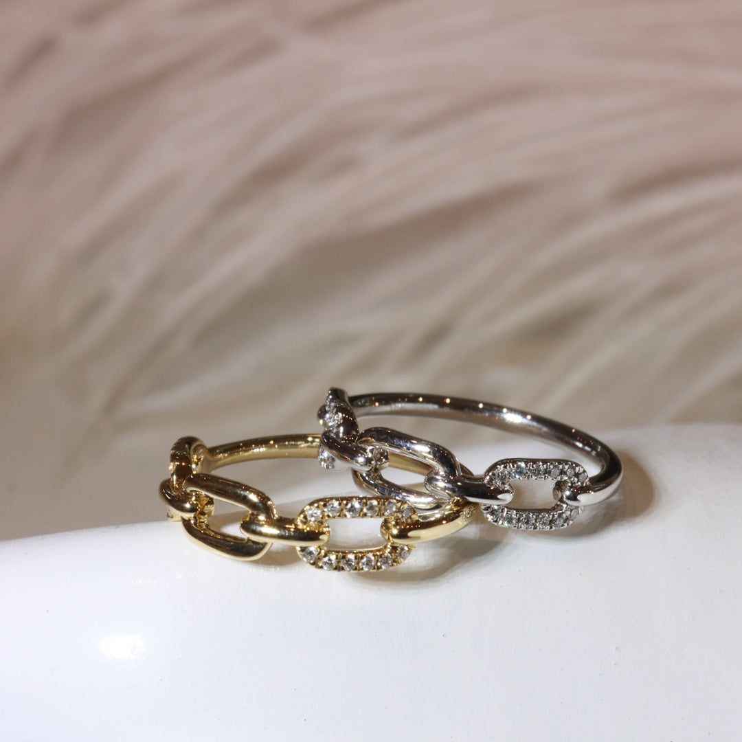 Luxe Loop White Gold Ring
