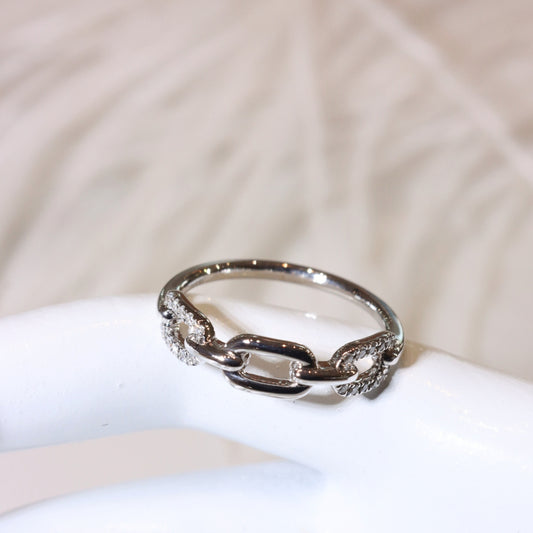 Luxe Loop White Gold Ring