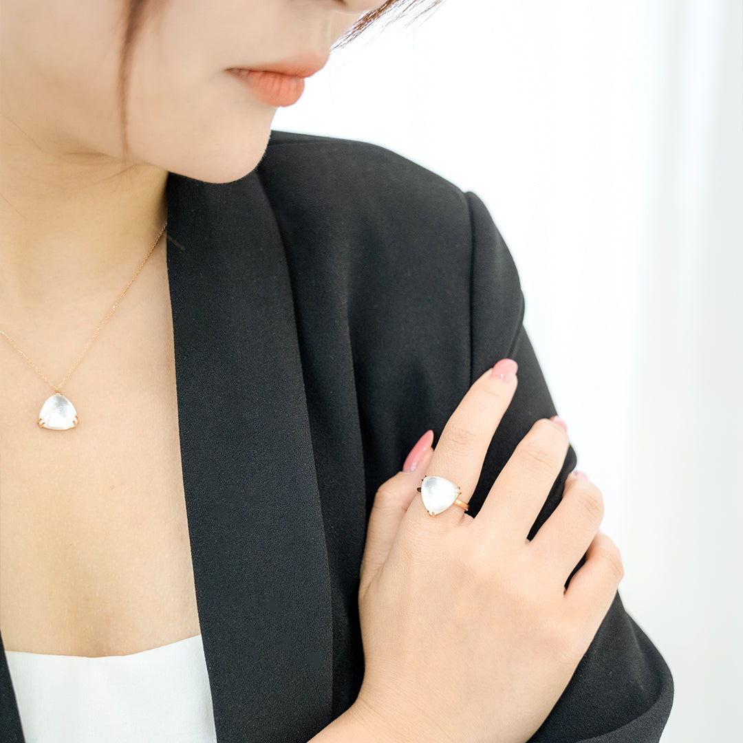 Mother Of Pearl Quartz 18K Gold Ring