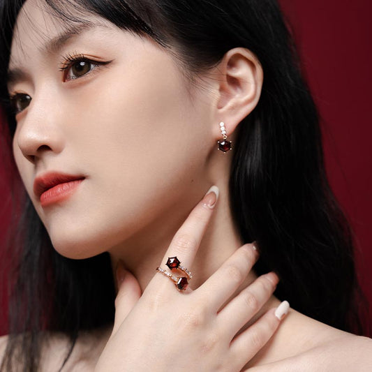 Esagono Garnet Earrings